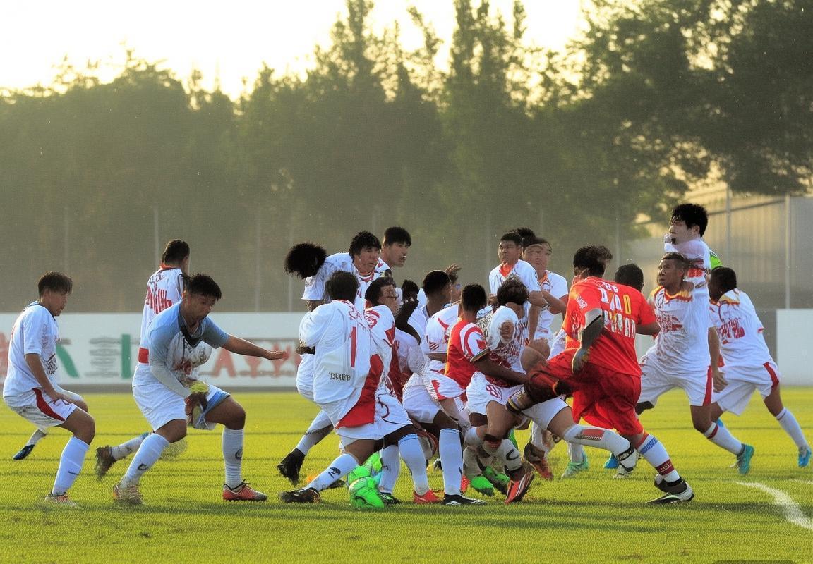 2016赛季河南建业VS山东鲁能对决精彩回顾与战术解析(图2)