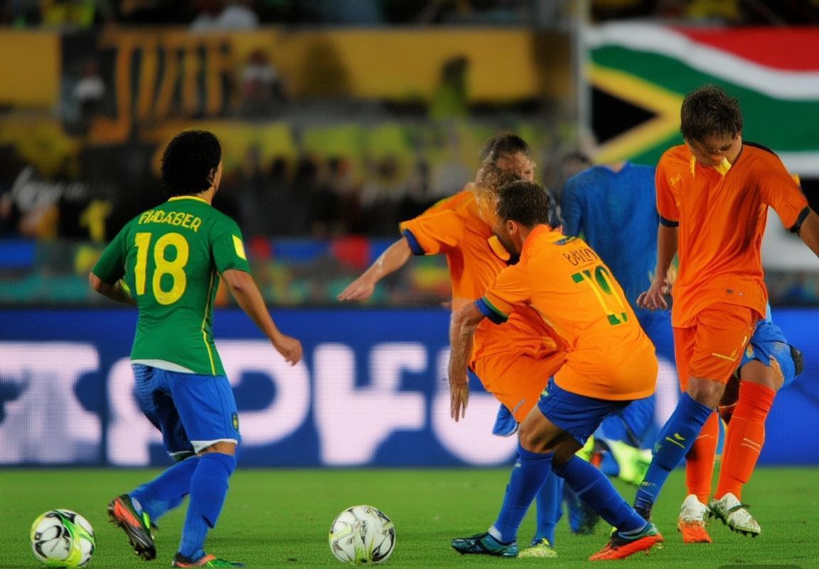 2010世界杯经典对决：巴西荷兰巅峰之战回顾